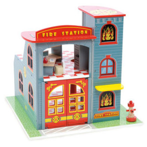 Brandstationen fra Le Toy Van er legetøj af høj kvalitet